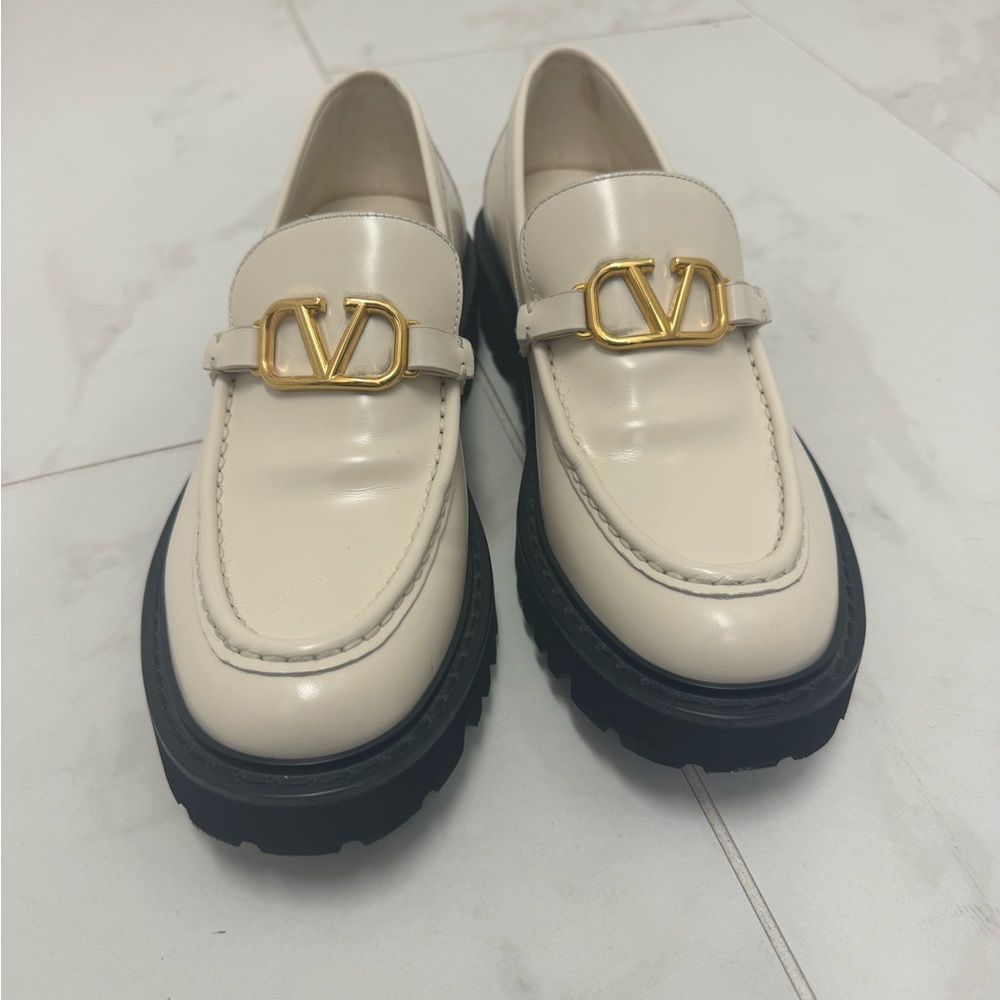 VALENTINO GARAVANI VLOGO SIGNATURE CALFSKIN LOAFER